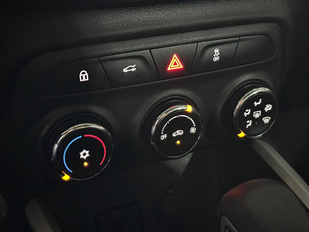 Chevrolet Onix Sedan Prata