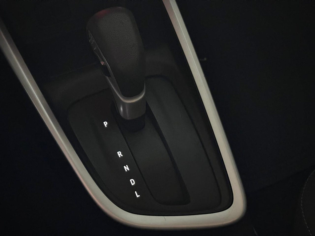 Chevrolet Onix Sedan Prata