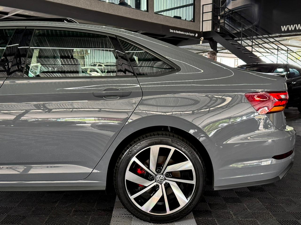 Volkswagen Jetta Cinza