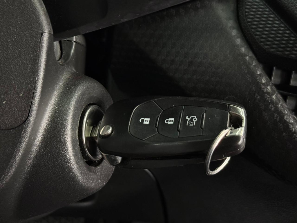 Chevrolet Onix Sedan Prata