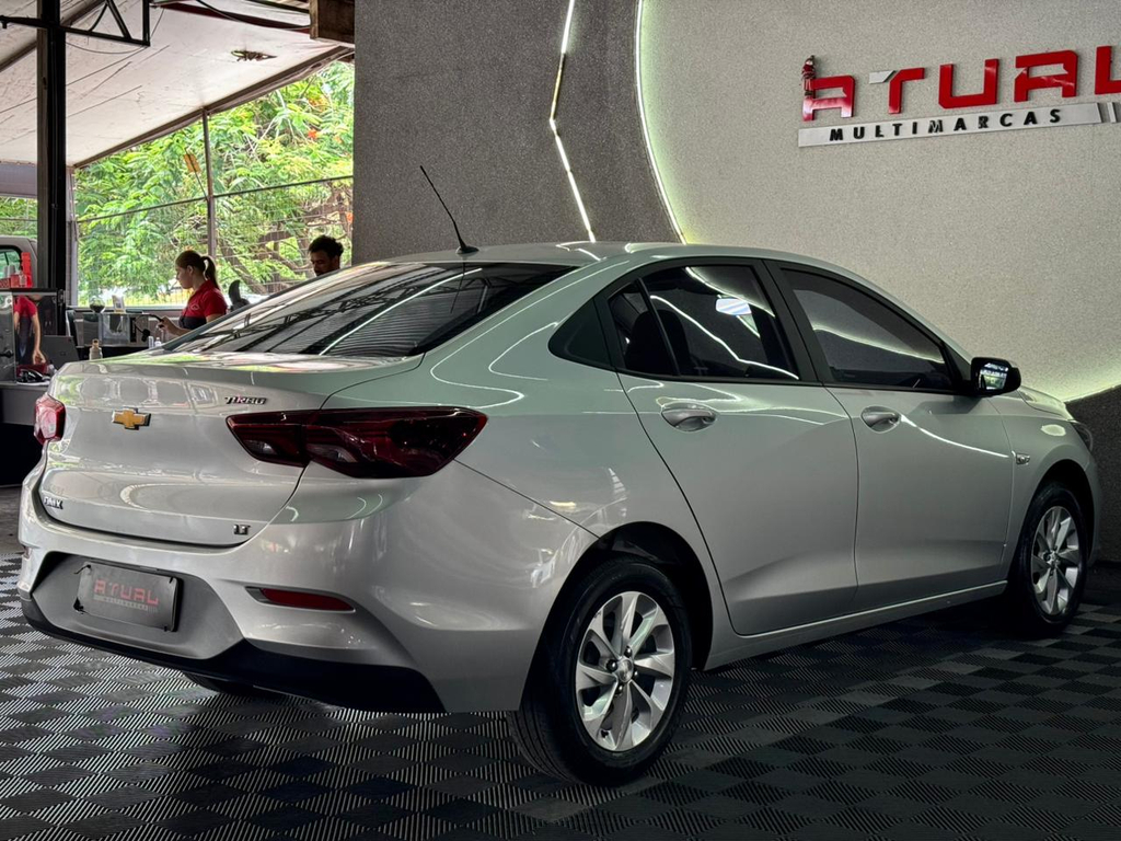 Chevrolet Onix Sedan Prata