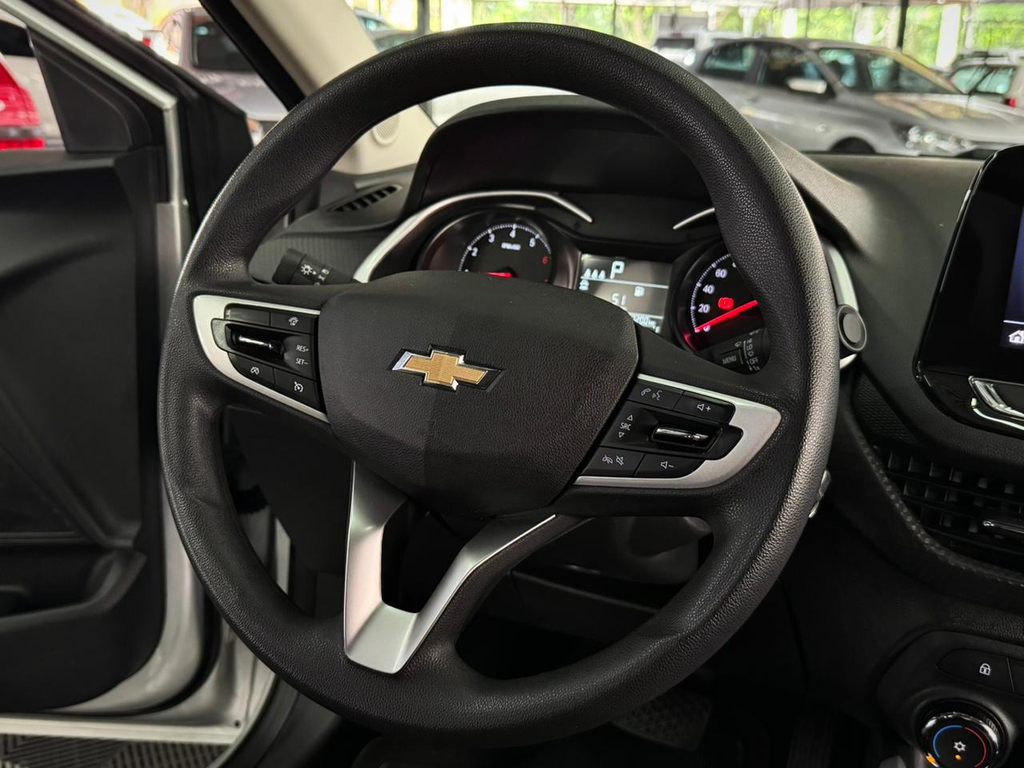 Chevrolet Onix Sedan Prata
