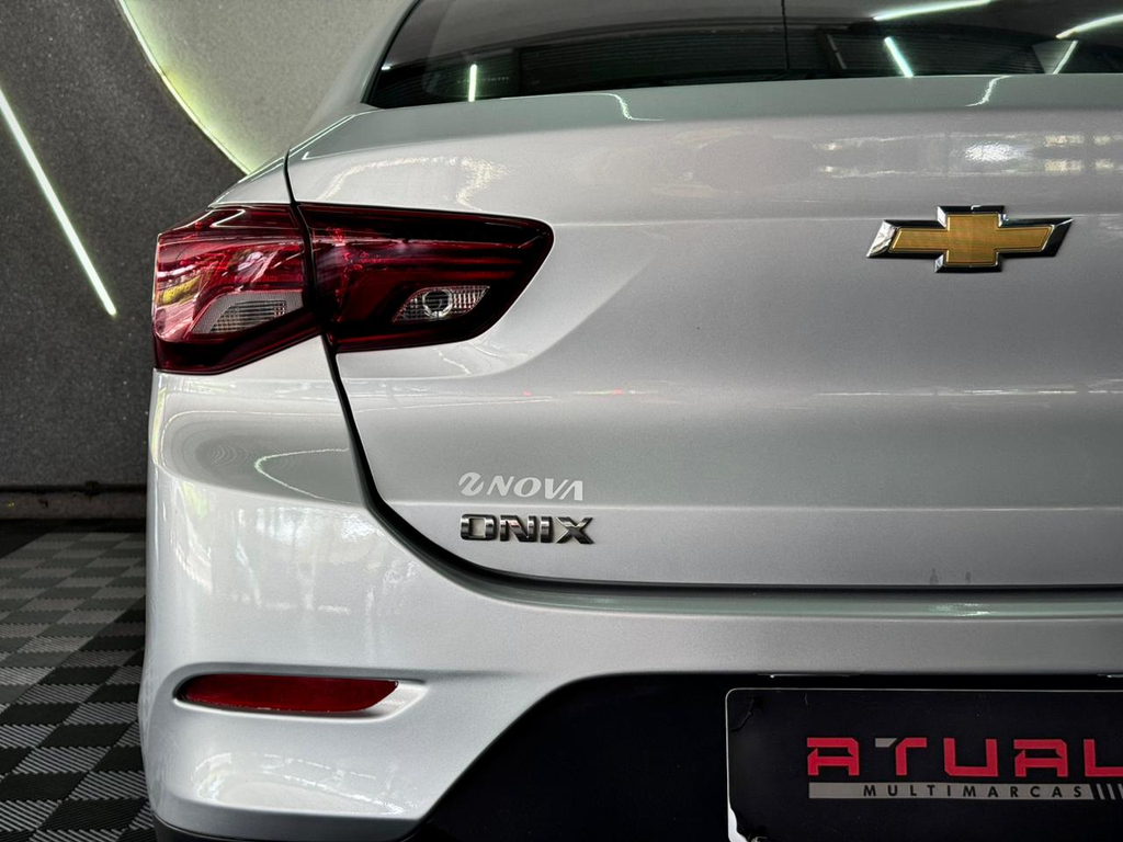 Chevrolet Onix Sedan Prata