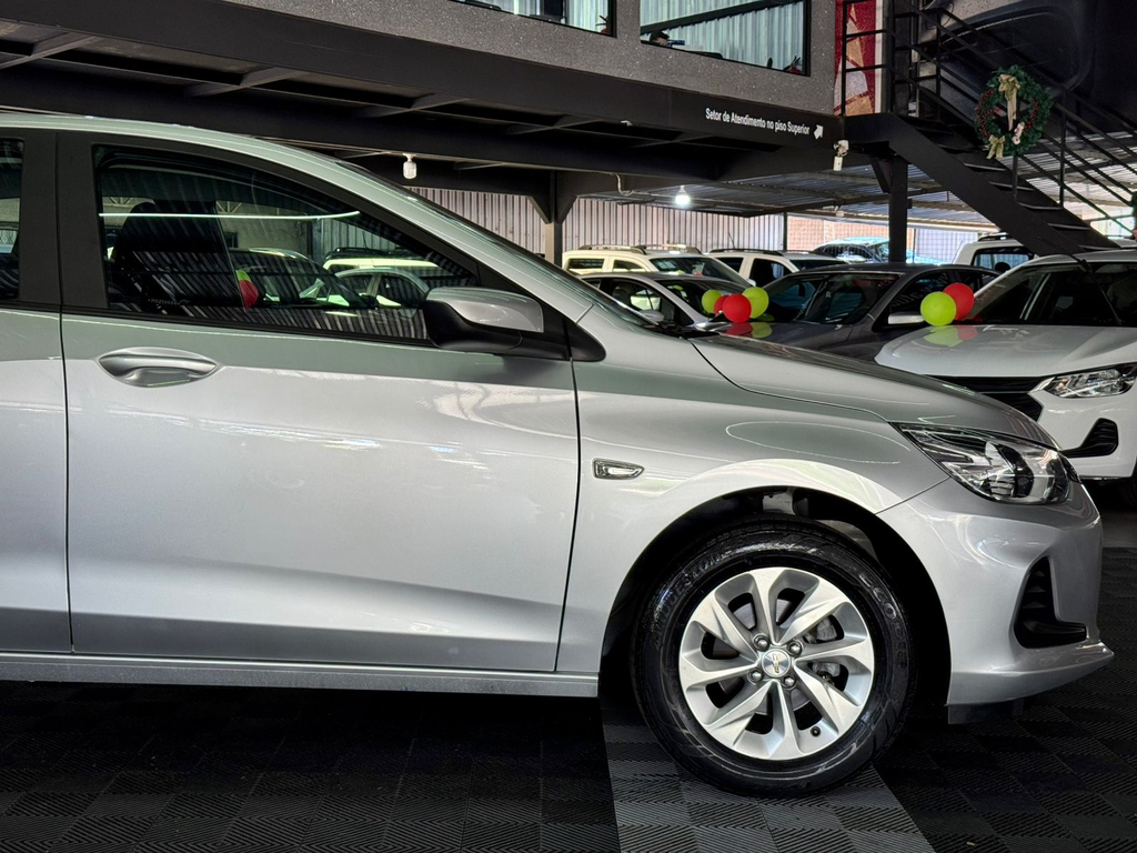 Chevrolet Onix Sedan Prata