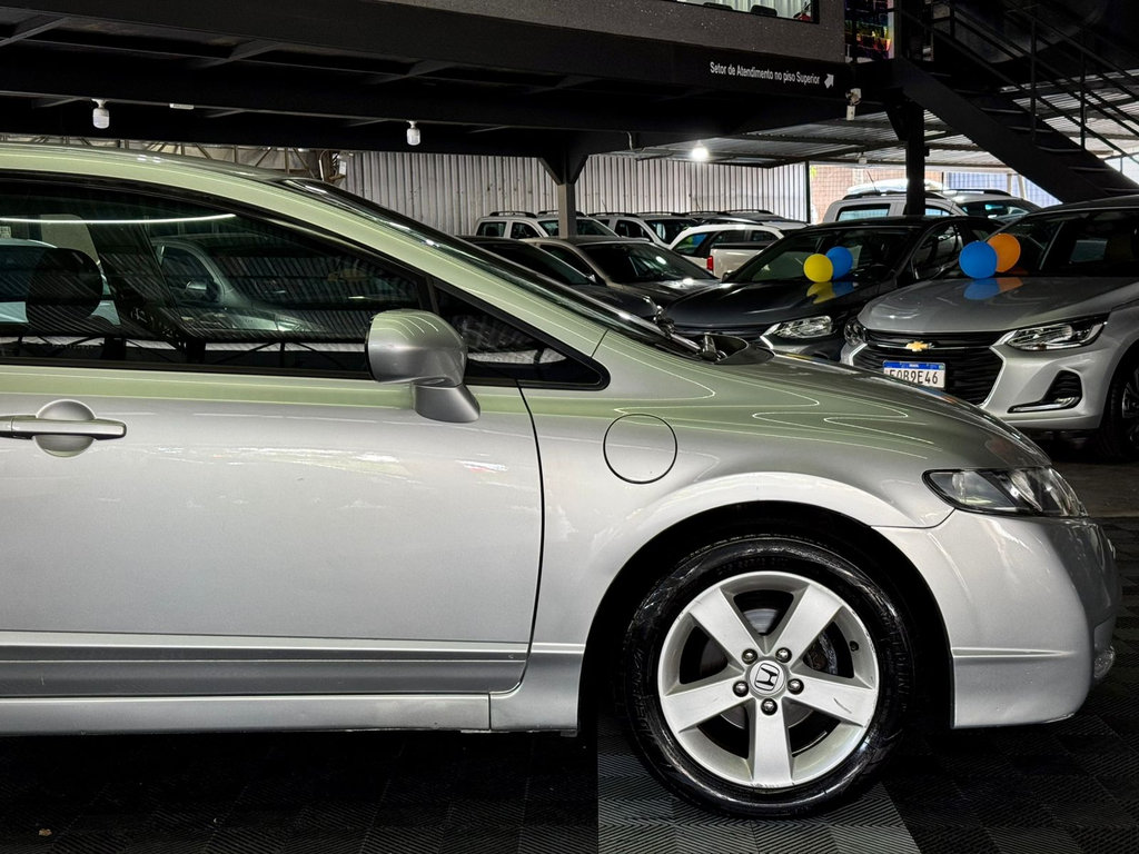 Honda Civic Sedan Prata
