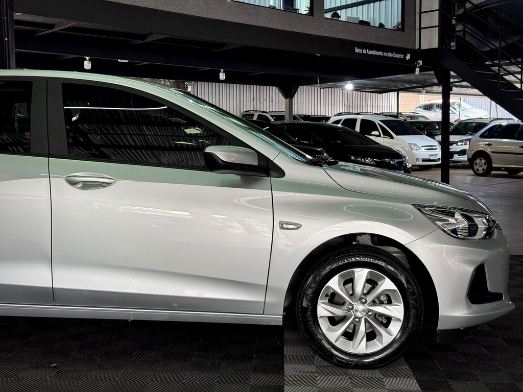 Chevrolet Onix Sedan Prata