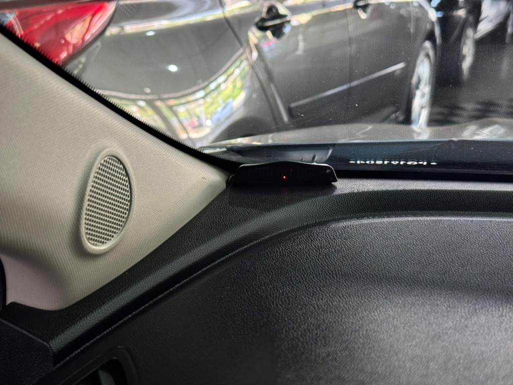 Chevrolet Onix Sedan Prata