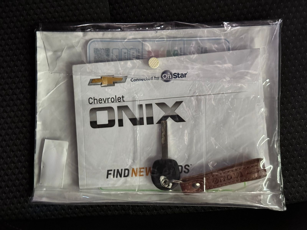 Chevrolet Onix Sedan Prata