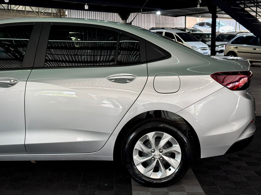 Chevrolet Onix Sedan Prata