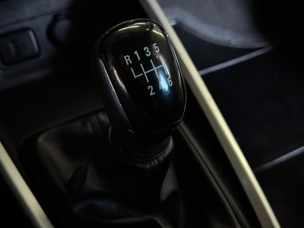 Chevrolet Onix Sedan Prata