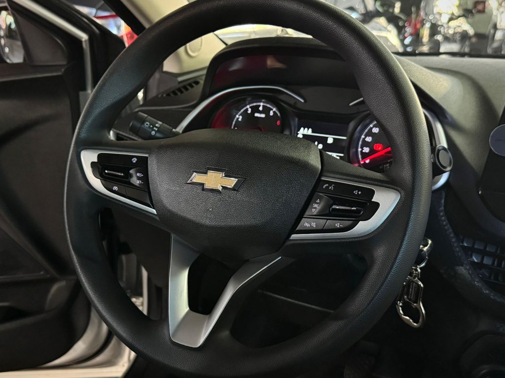Chevrolet Onix Sedan Prata