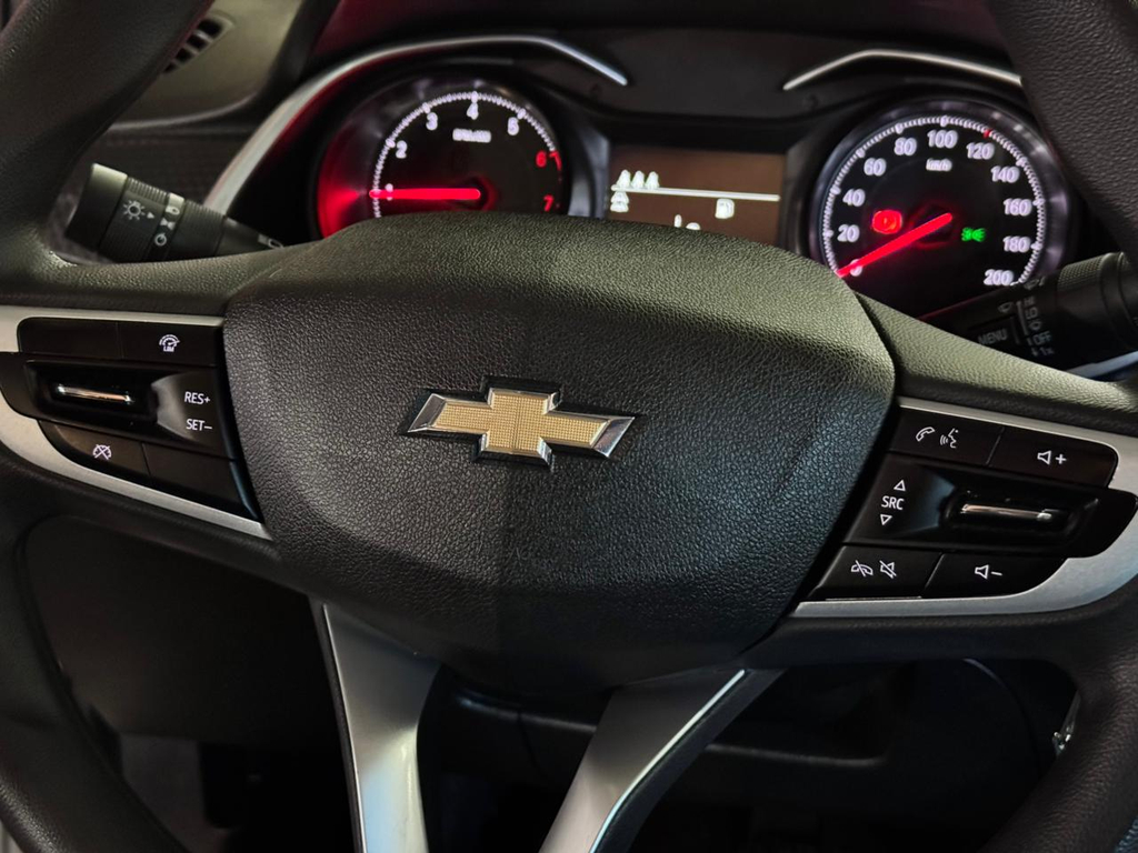 Chevrolet Onix Sedan Prata