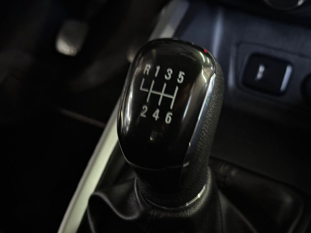 Chevrolet Onix Sedan Prata