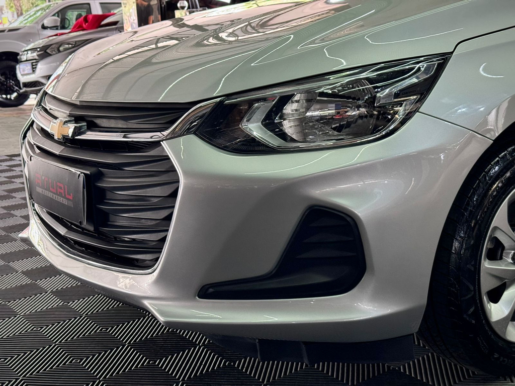 Chevrolet Onix Sedan Prata