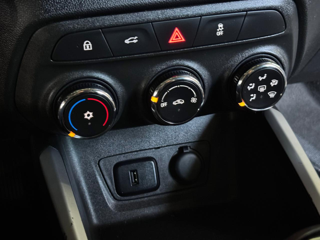 Chevrolet Onix Sedan Prata