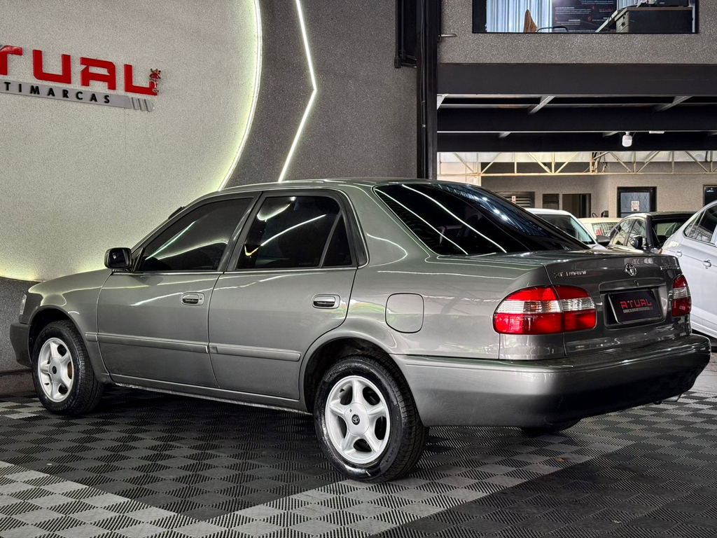 Toyota Corolla Cinza