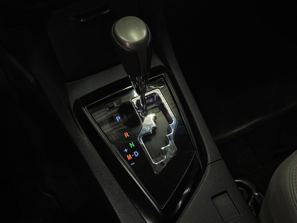 Toyota Corolla Prata