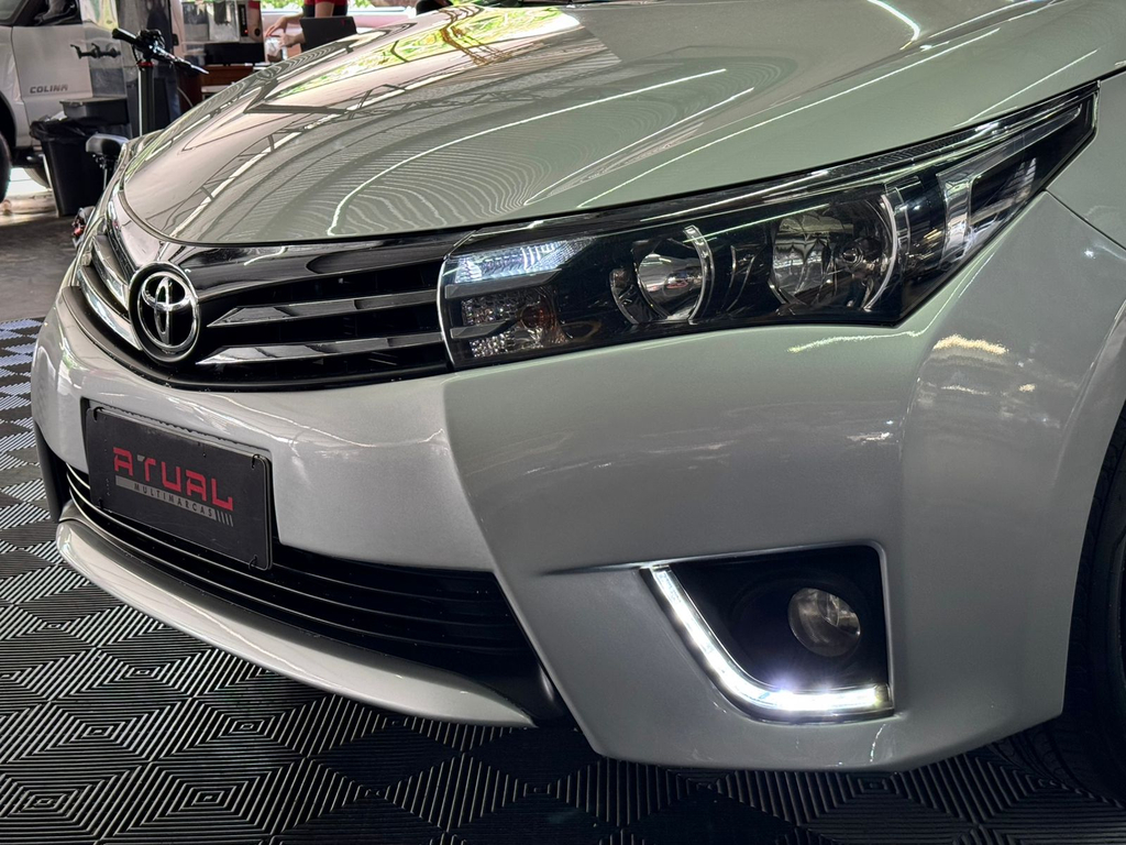 Toyota Corolla Prata