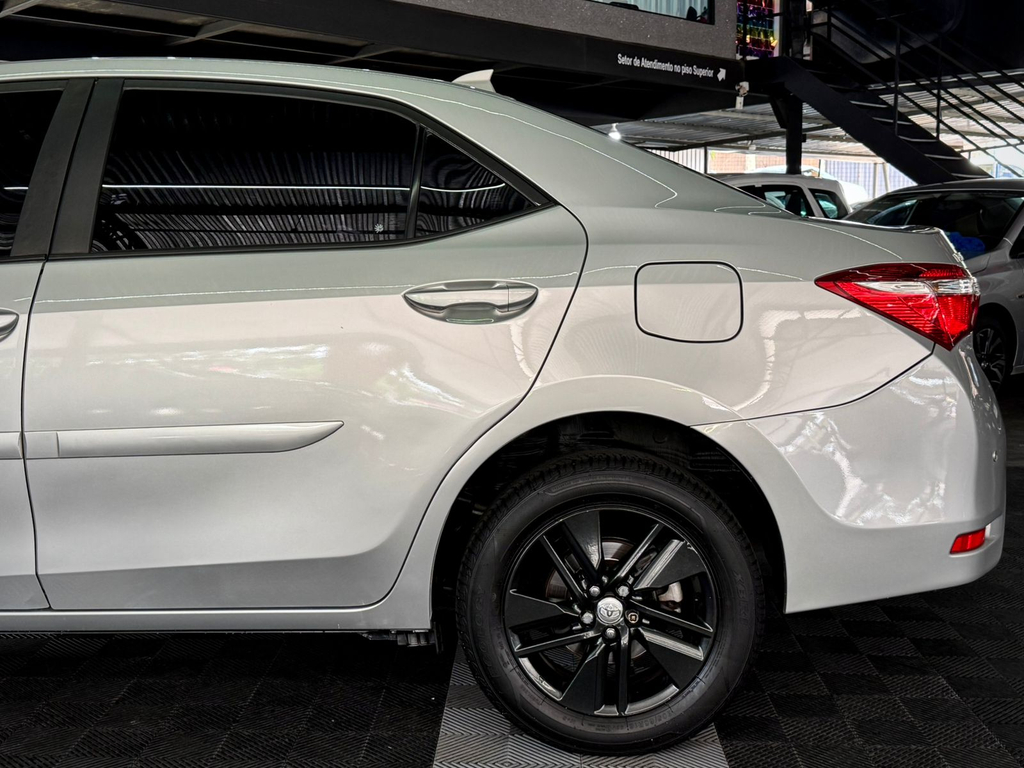 Toyota Corolla Prata