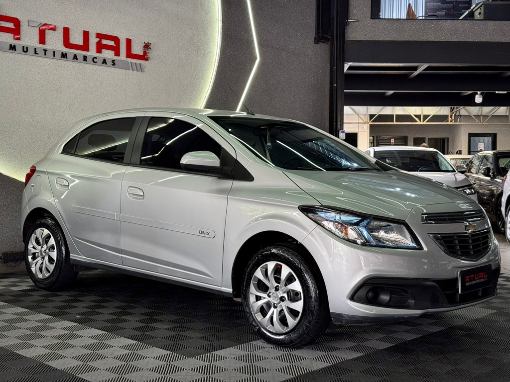 Chevrolet Onix Prata