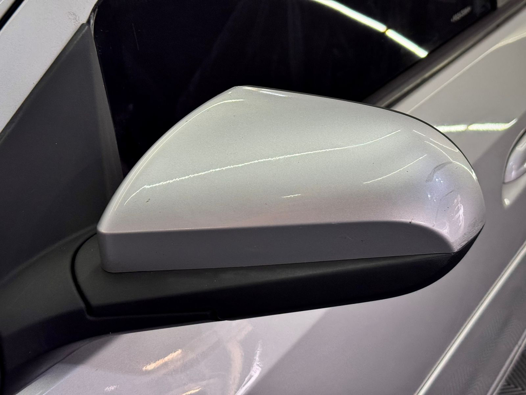 Chevrolet Onix Prata