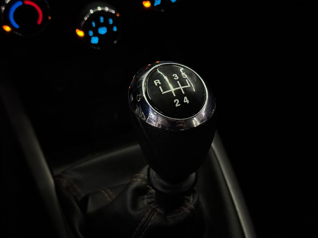 Chevrolet Onix Prata