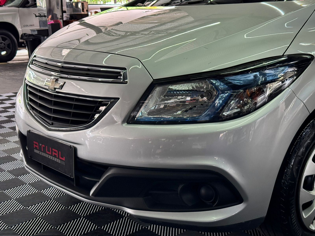 Chevrolet Onix Prata