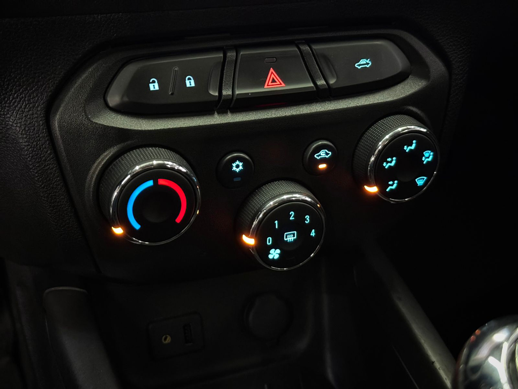 Chevrolet Onix Prata