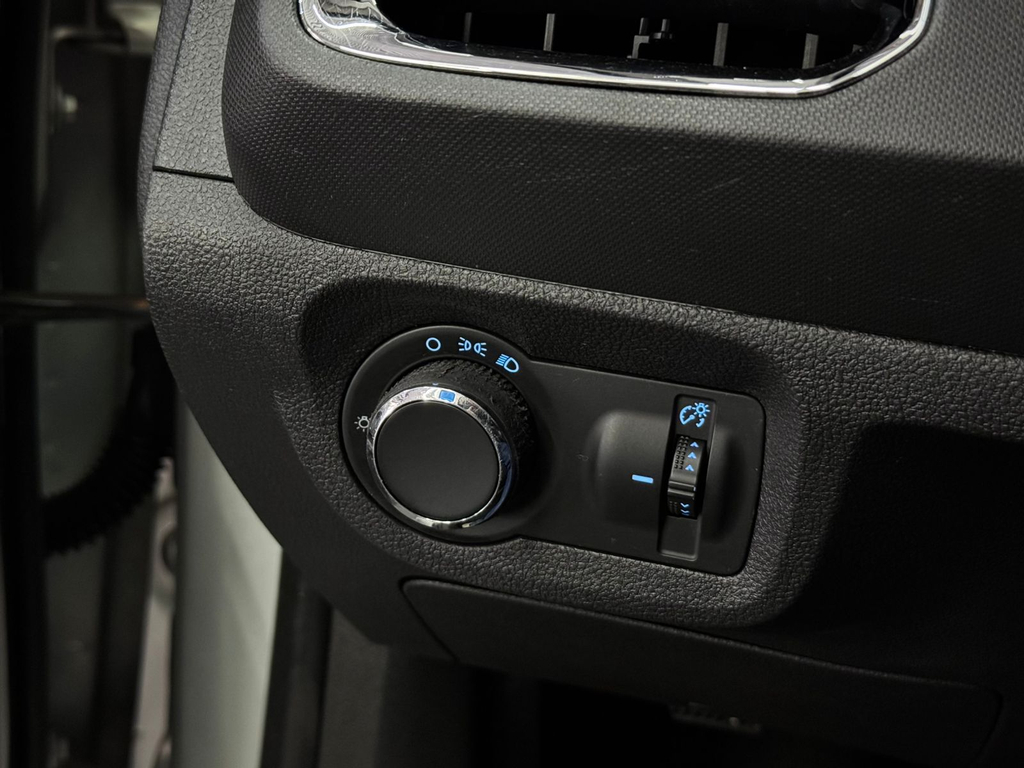 Chevrolet Onix Prata