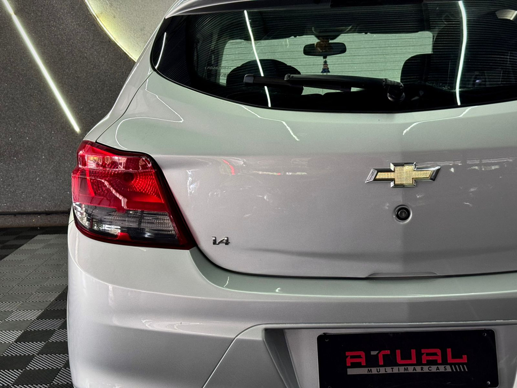 Chevrolet Onix Prata