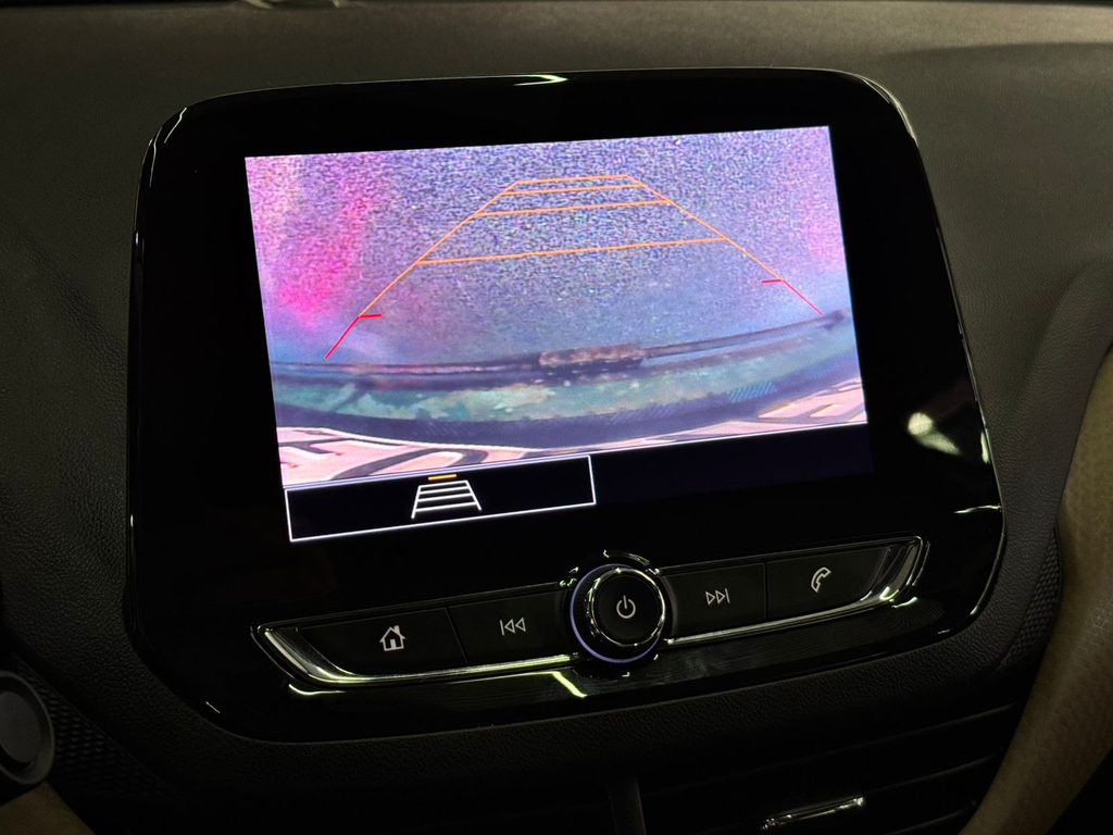 Chevrolet Onix Sedan Prata