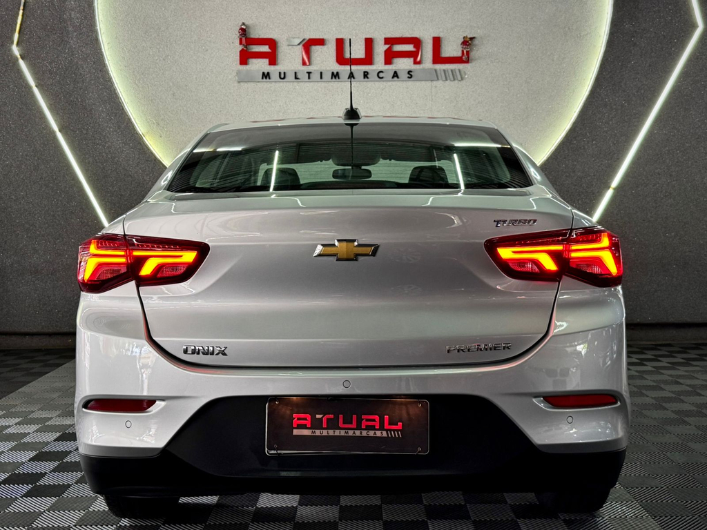 Chevrolet Onix Sedan Prata