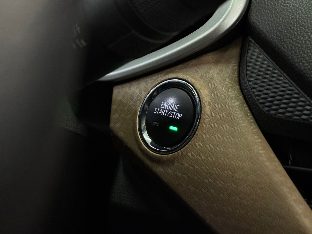 Chevrolet Onix Sedan Prata