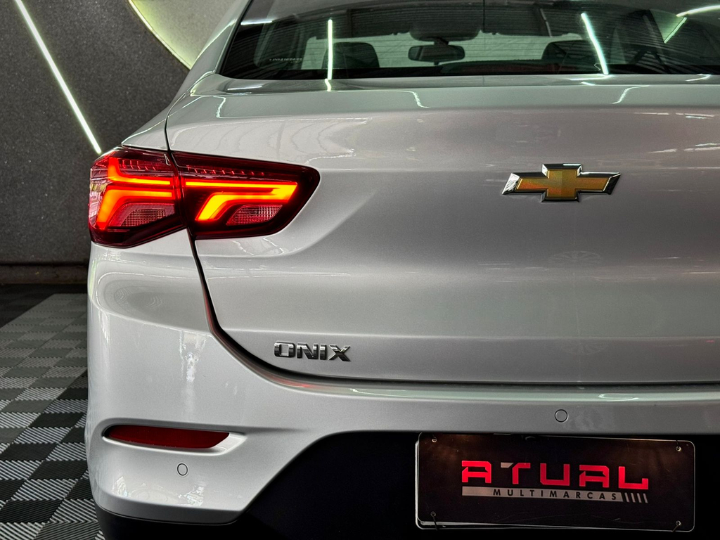 Chevrolet Onix Sedan Prata