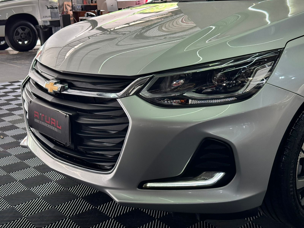 Chevrolet Onix Sedan Prata