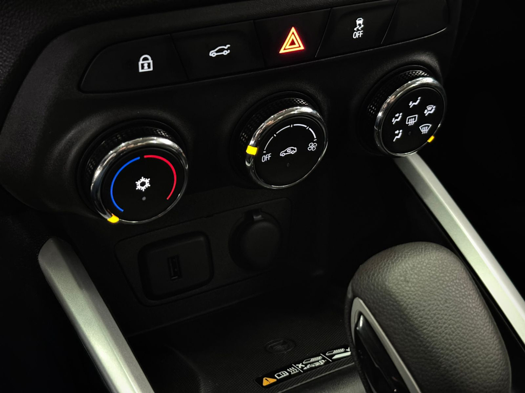 Chevrolet Onix Sedan Prata