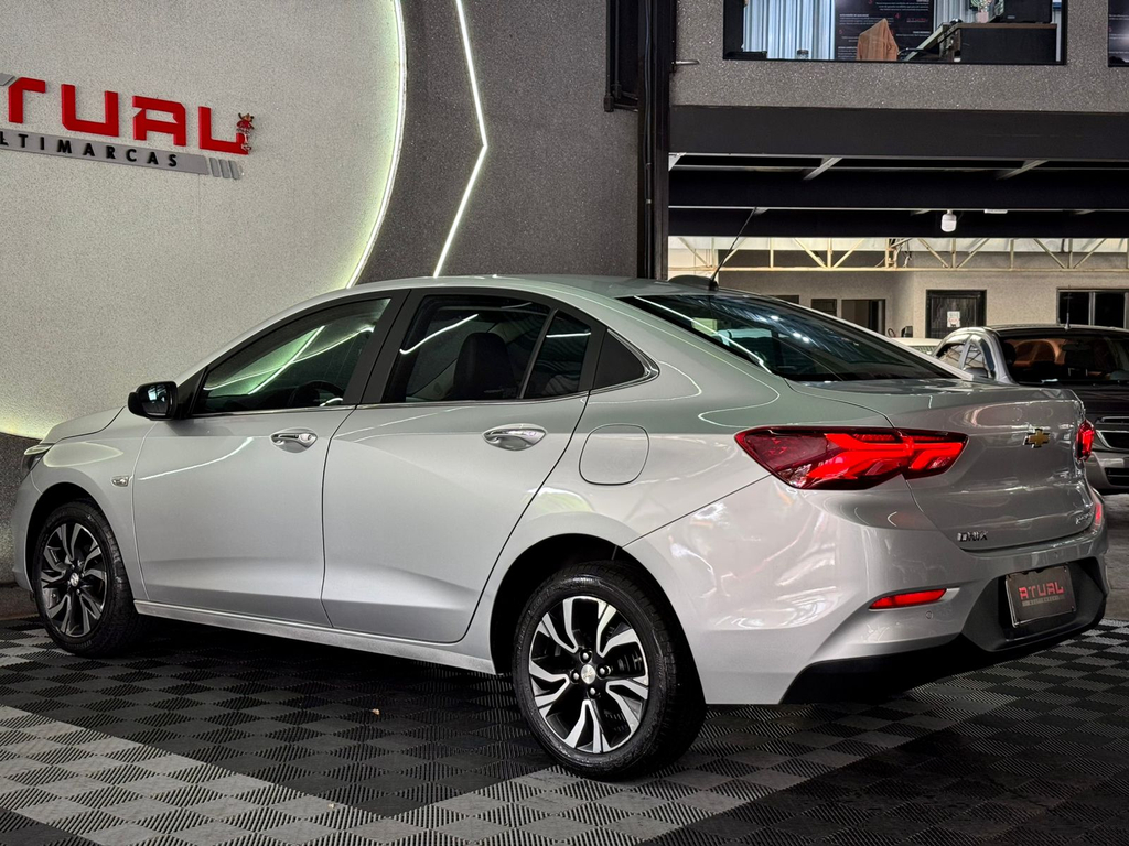 Chevrolet Onix Sedan Prata