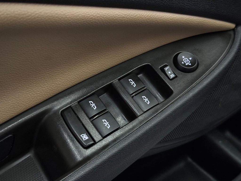 Chevrolet Onix Sedan Prata