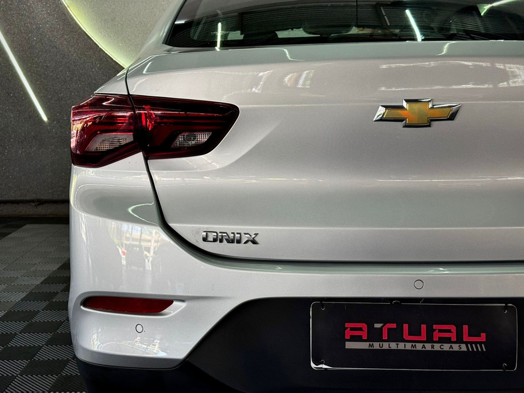 Chevrolet Onix Sedan Prata