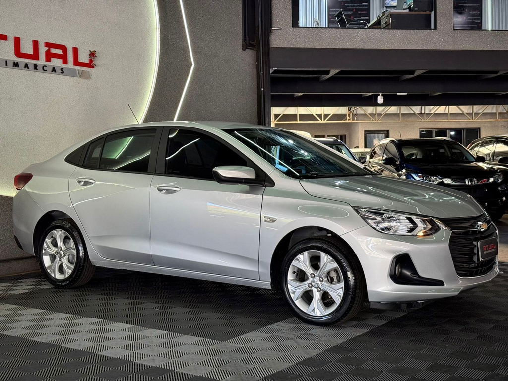 Chevrolet Onix Sedan Prata