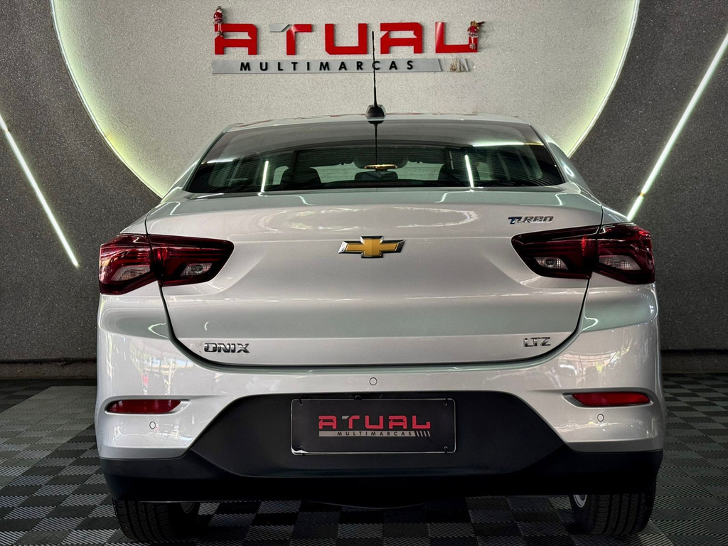Chevrolet Onix Sedan Prata