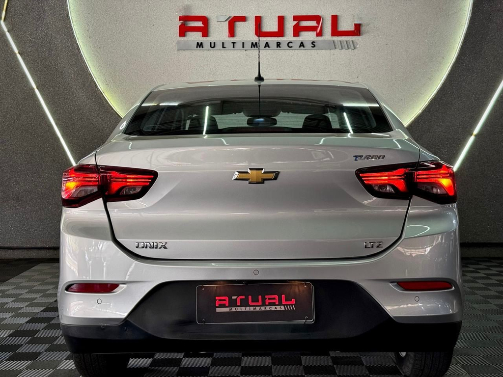 Chevrolet Onix Sedan Prata