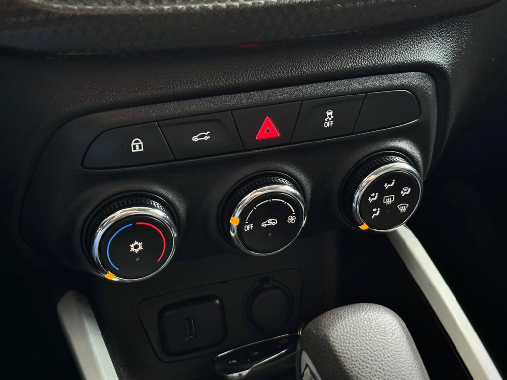 Chevrolet Onix Sedan Prata