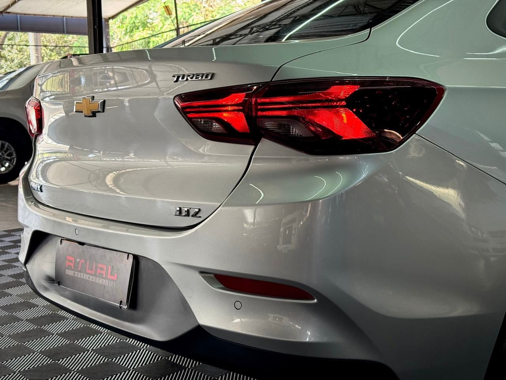Chevrolet Onix Sedan Prata