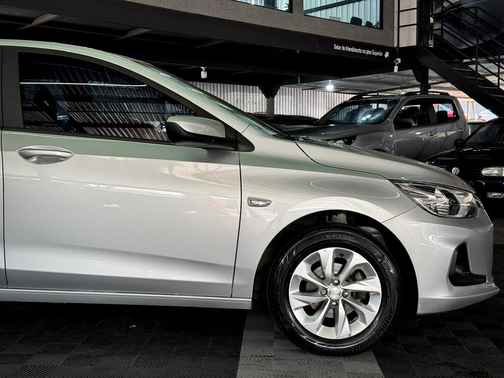 Chevrolet Onix Sedan Prata