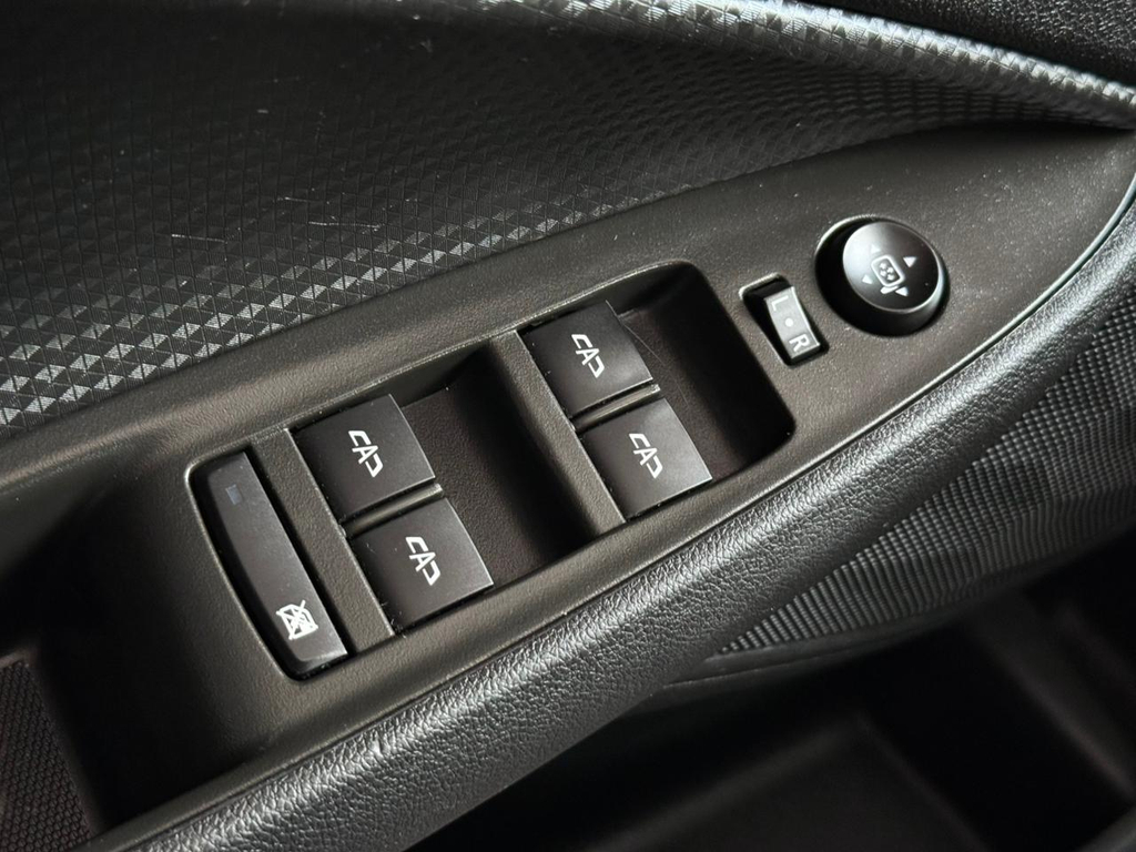 Chevrolet Onix Sedan Prata