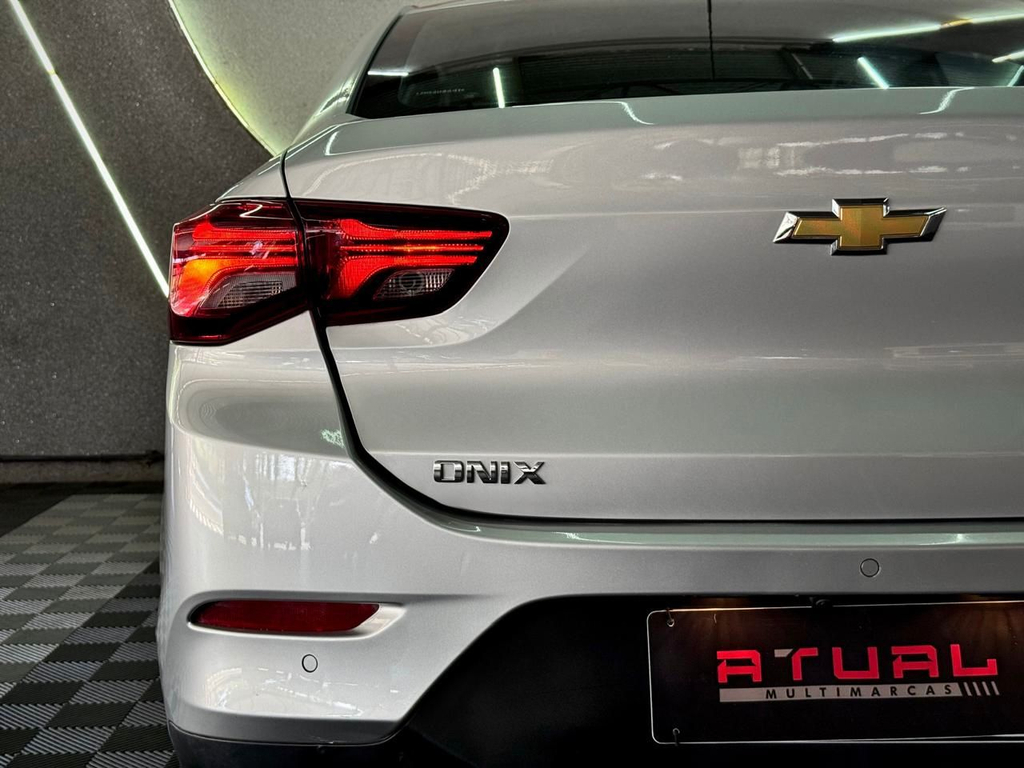 Chevrolet Onix Sedan Prata