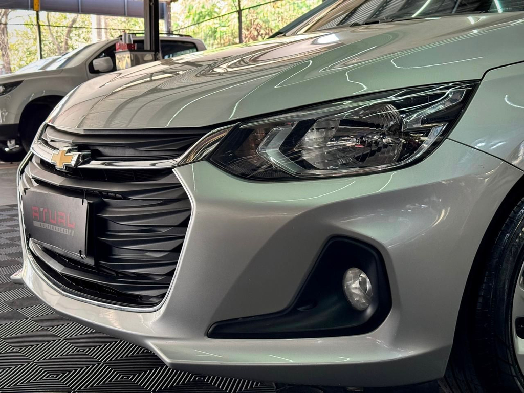 Chevrolet Onix Sedan Prata