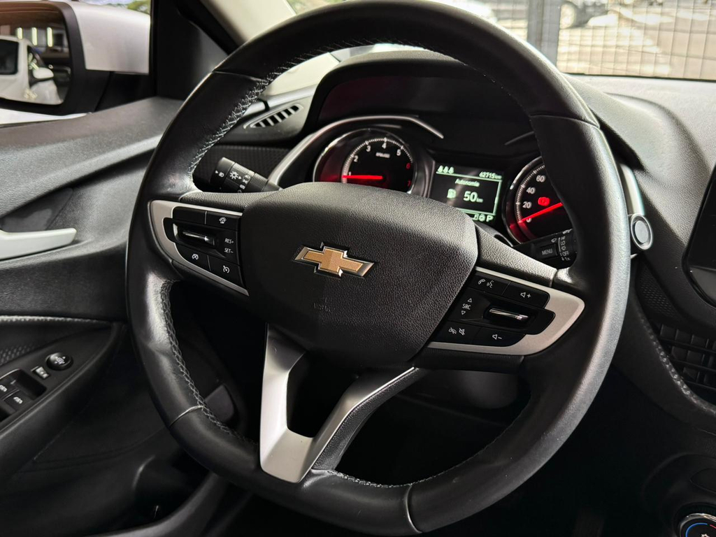Chevrolet Onix Sedan Prata