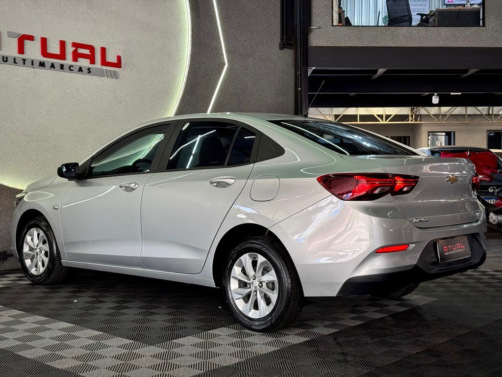Chevrolet Onix Sedan Prata